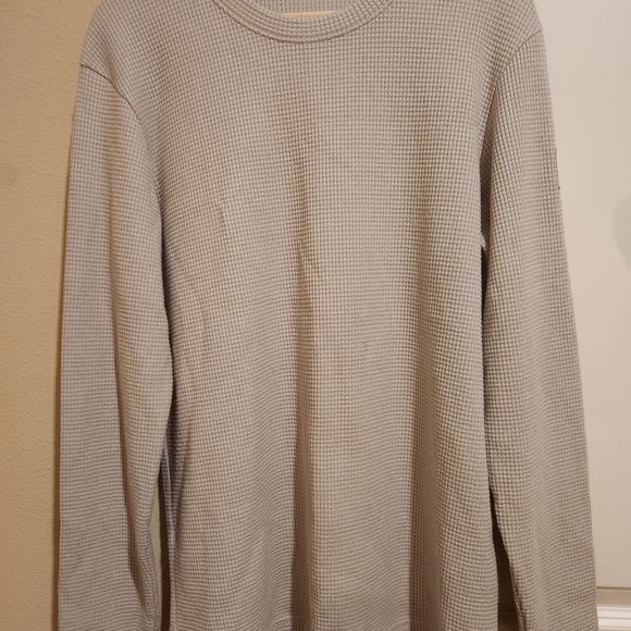 ALO Yoga Men's Light Gray Waffle Knit Long Sleeve Tee - Picture 1 of 3